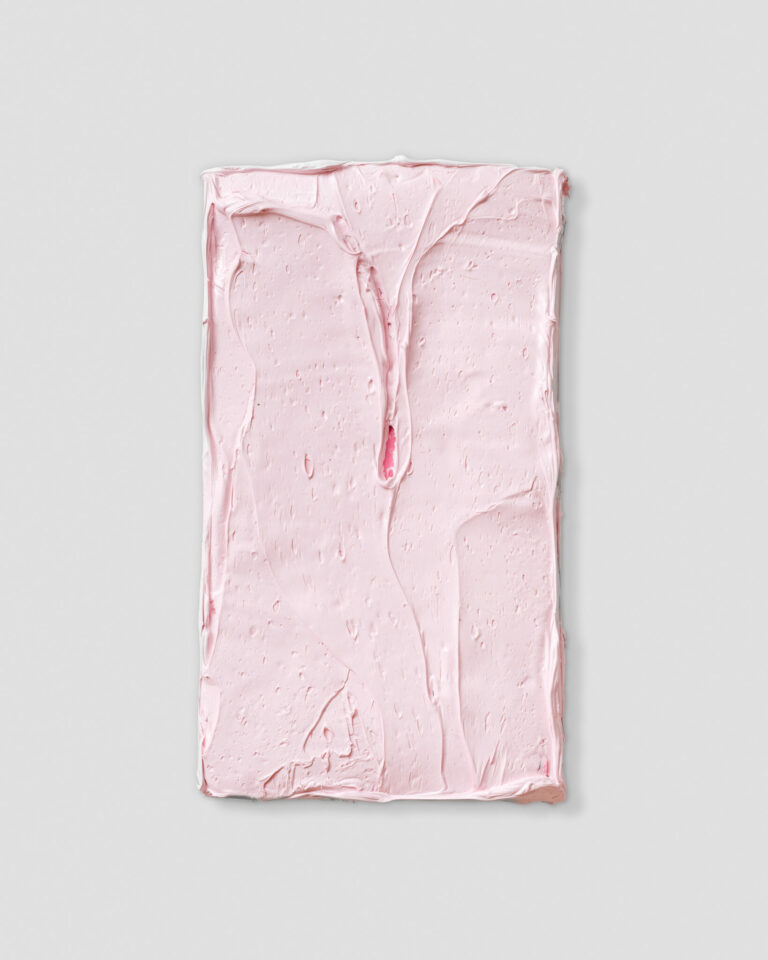 Roses crème crevasse. Œuvre originale créée en 2024 par Elodie Lemaître. Huile sur toile, 11 x 19 cm