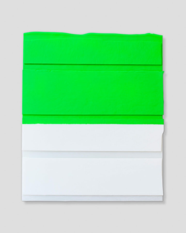 Paysages rayés II . Œuvre originale créée en 2025 par Elodie Lemaître. Verres thermo-collés, peinture aérosol, 25 x 31 cm