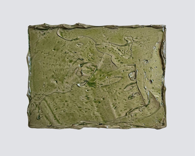 Au Sol - Prélèvement Gris . Œuvre originale créée en 2026 par Elodie Lemaître. Huile sur toile, 24,5 x 18,5 cm